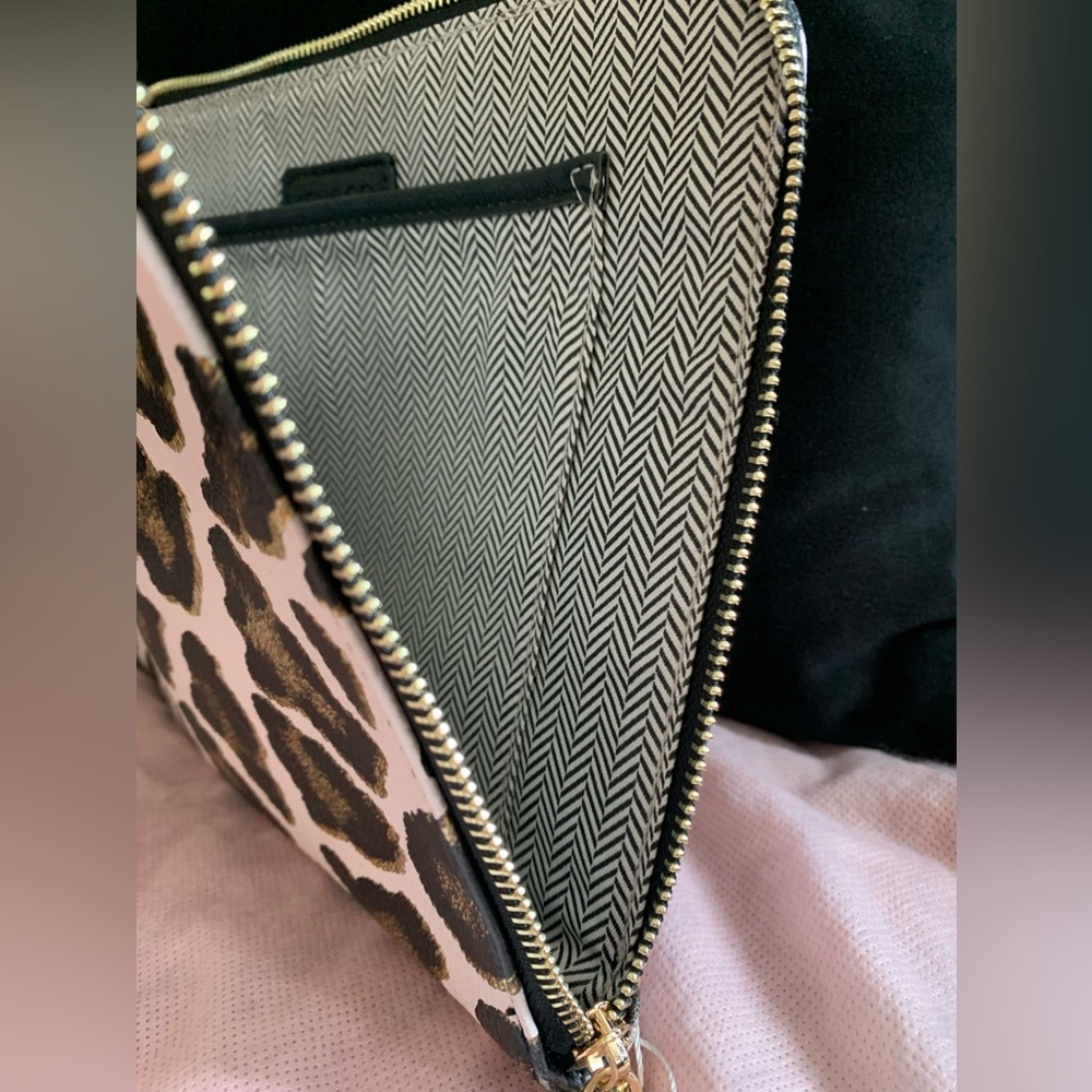 Jen & Co. Animal Print Vegan Zip Around Clutch Purse/Attaché NWT